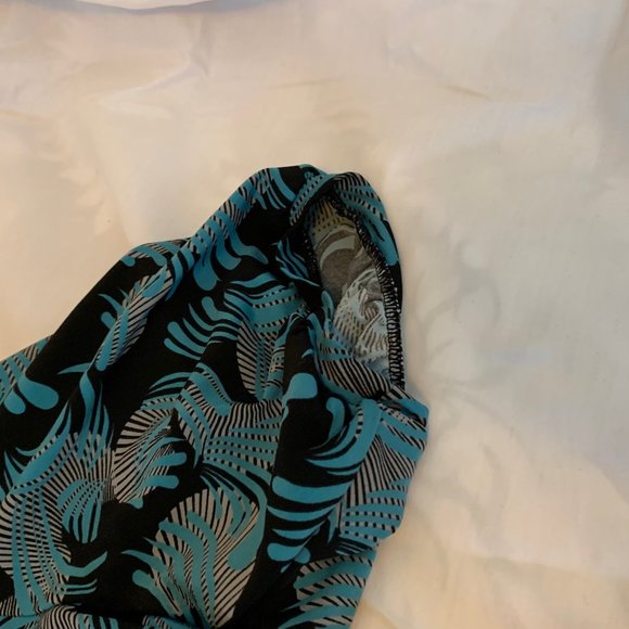 Shell and Brush Stroke Design Short Sleeve Tunic/Shirt - Picture 5 of 12